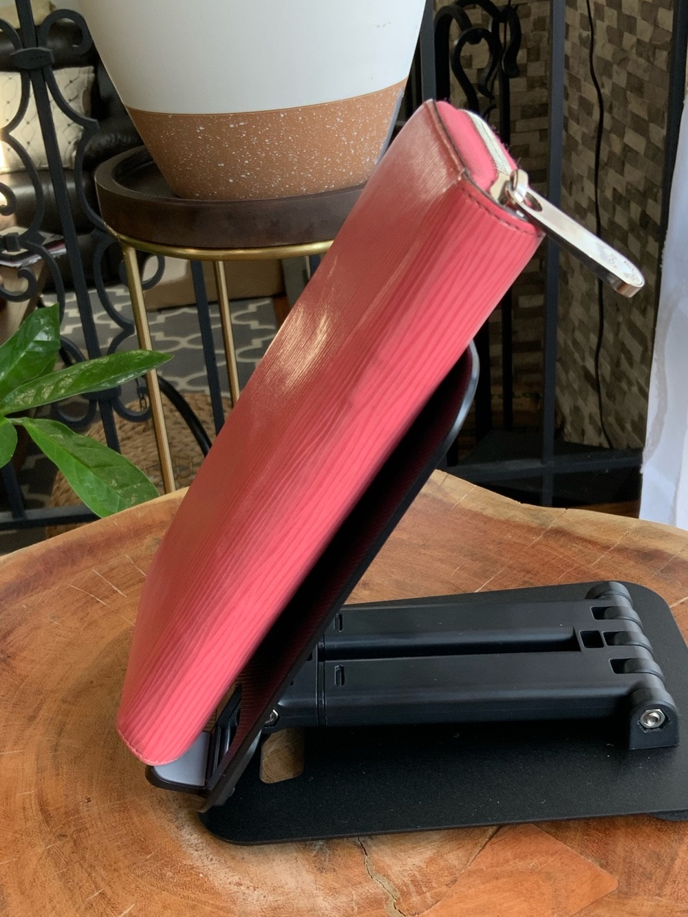 Louis Vuitton Pink Textured Zip Around Wallet - Picture 3 of 11
